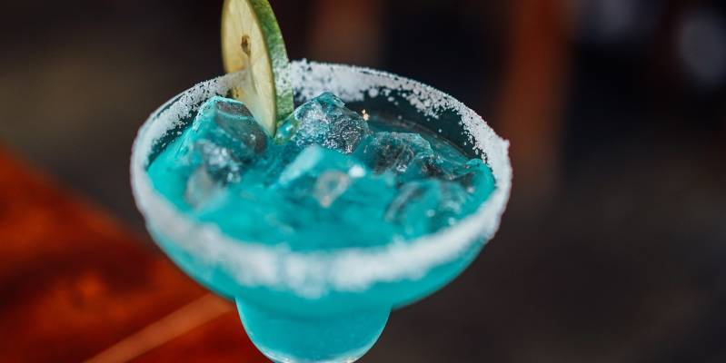 El Cóctel de Bar: Cómo Preparar un Clásico Margarita y la Importancia de la Variedad en la Coctelería