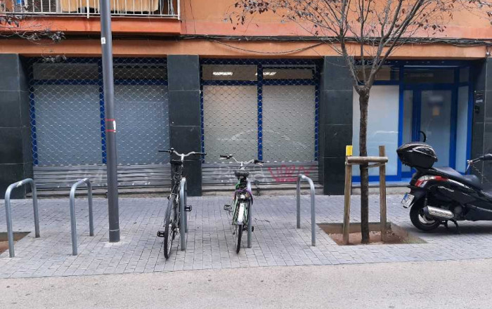 Revente - Local comercial -
Barcelona - Sants