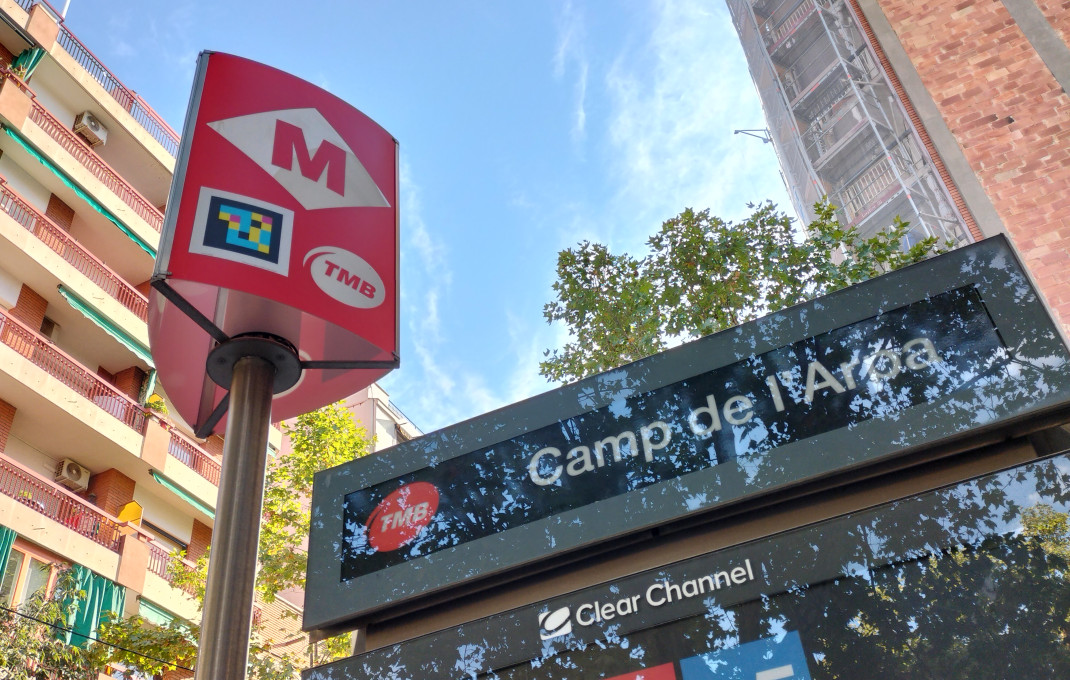 Sale - Parada de mercado -
Barcelona - Camp De L´arpa