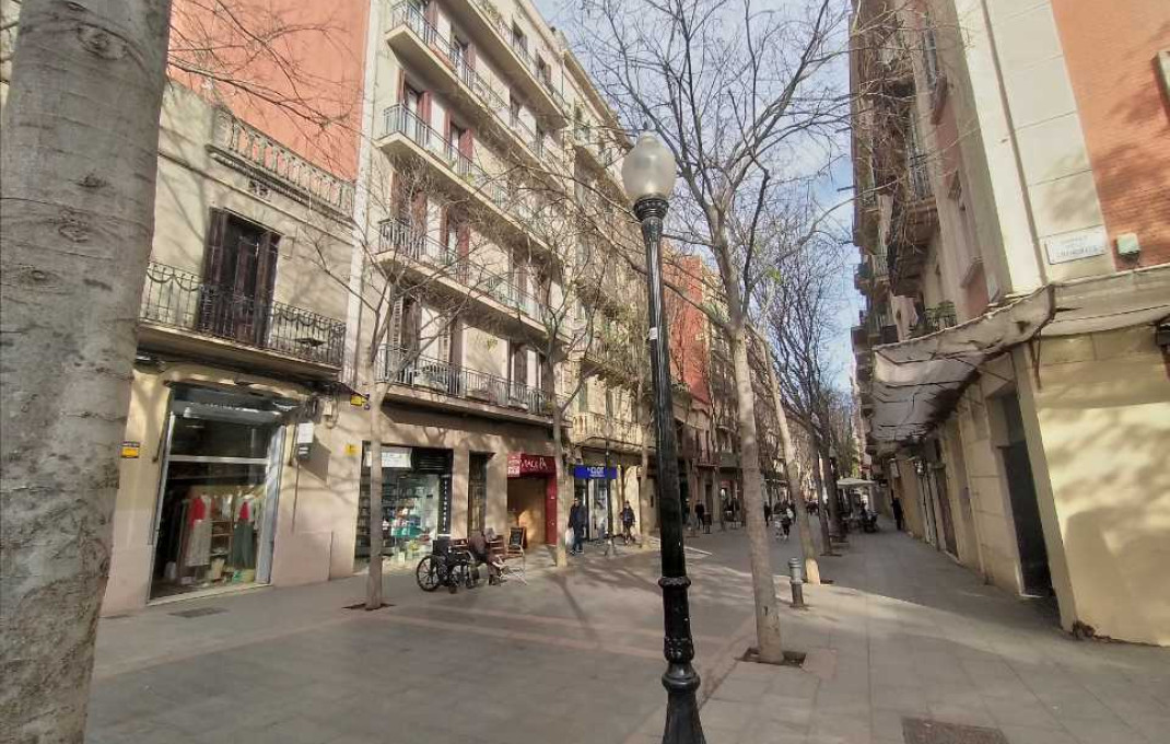 Rental - Local comercial -
Barcelona - Clot