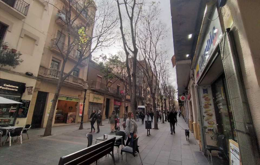 Alquiler - Local comercial -
Barcelona - Clot