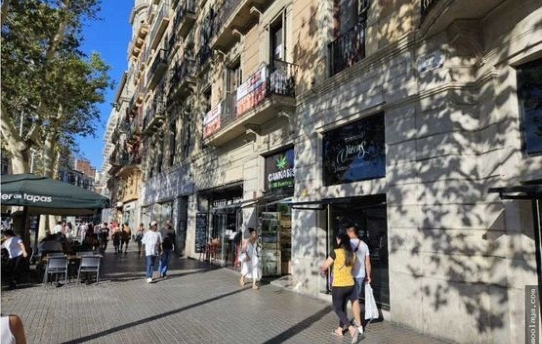 Alquiler - Local comercial -
Barcelona - Eixample Derecho