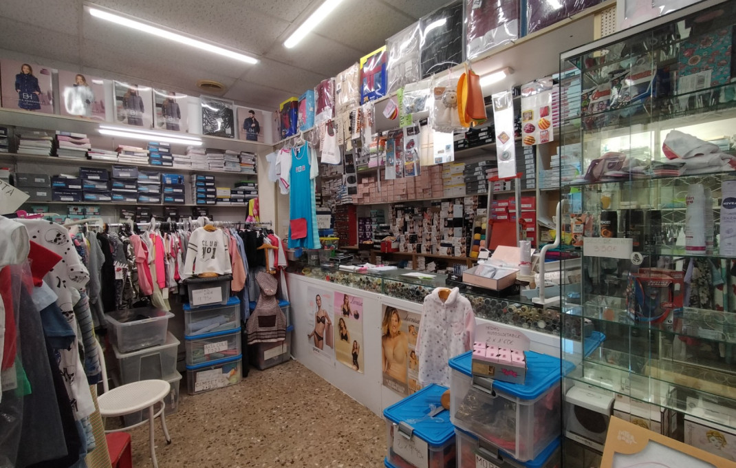Traspaso - Local comercial -
Sant Boi de Llobregat