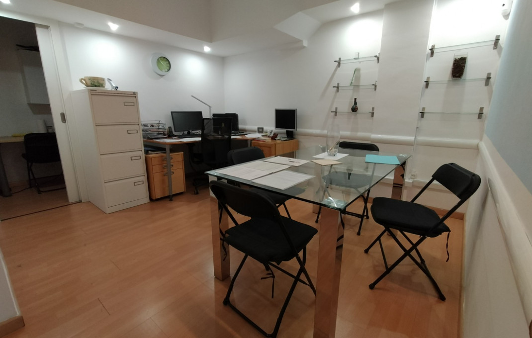 Alquiler - Local comercial -
Barcelona - Les corts