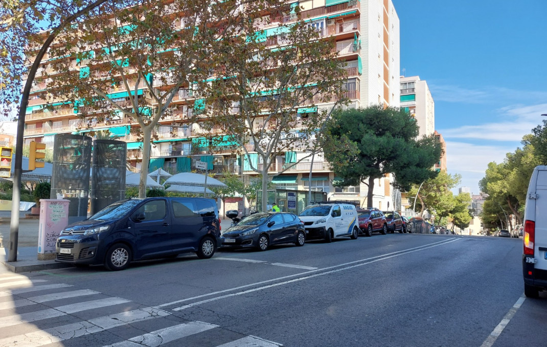 Venta - Local comercial -
L'Hospitalet de Llobregat