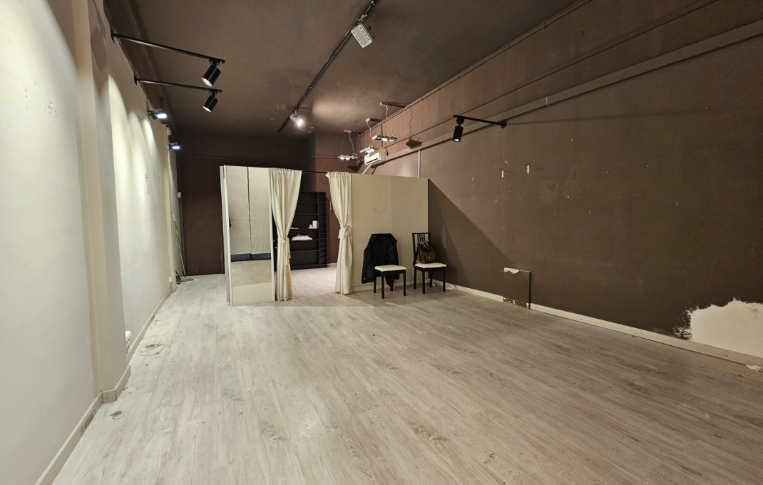 Alquiler - Local comercial -
Barcelona - Les corts