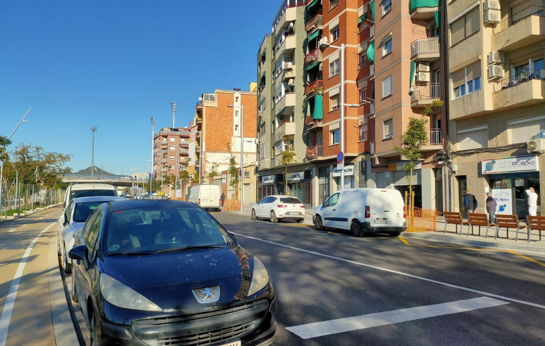 Revente - Local comercial -
Barcelona - Santa Coloma De Gramanet