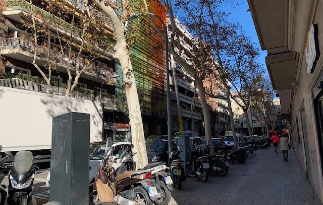 Location longue durée - Des bureaux -
Barcelona - Sarriá - Francesc Macia