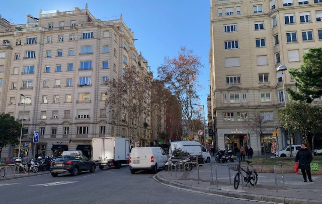 Location longue durée - Des bureaux -
Barcelona - Sarriá - Francesc Macia