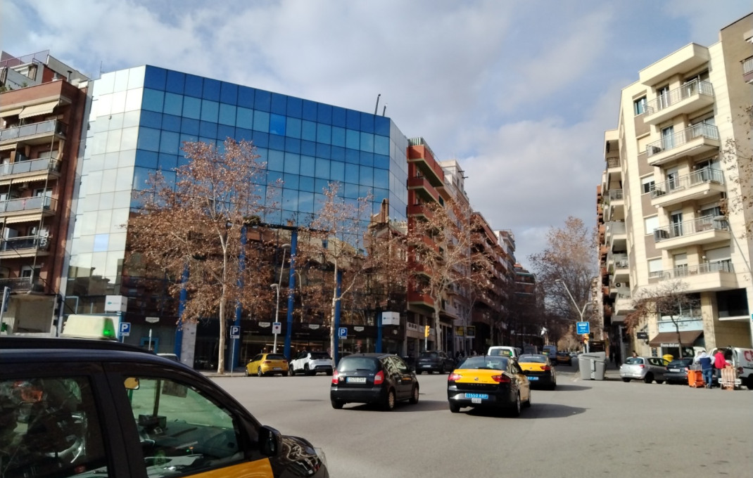 Revente - Local comercial -
Barcelona - Eixample Izquierdo