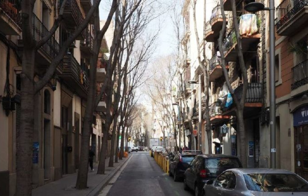 Location longue durée - Local comercial -
Barcelona - Sants