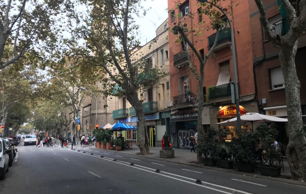 Location longue durée - Local comercial -
Barcelona - Sants