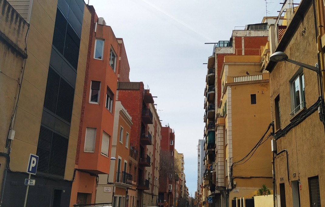Venta - Local comercial -
Barcelona - Guinardo