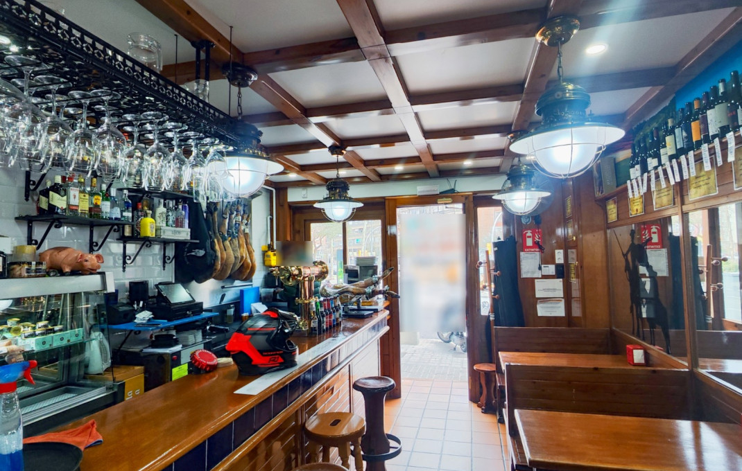 Transfer - Bar Restaurante -
Barcelona - Camp De L´arpa