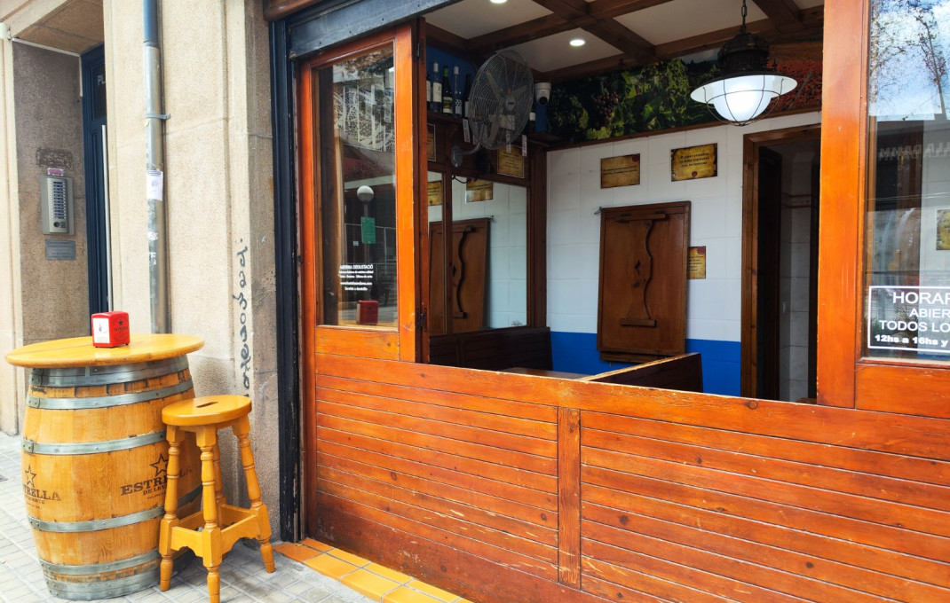 Transfer - Bar Restaurante -
Barcelona - Camp De L´arpa