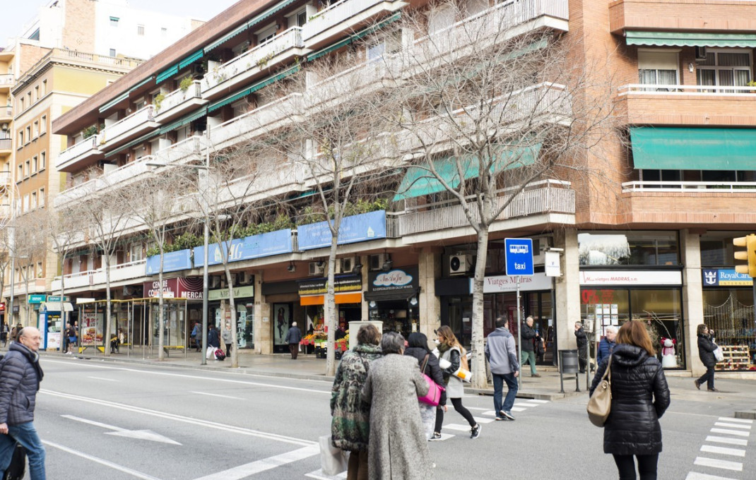 Venta - Local comercial -
Barcelona - Nou Barris