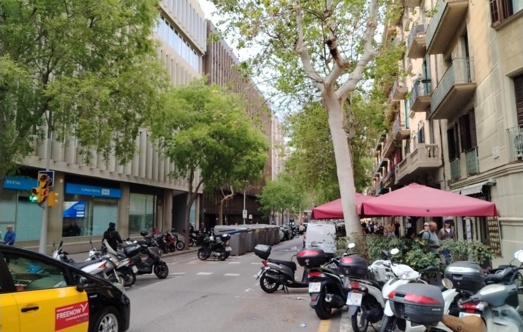 Revente - Des bureaux -
Barcelona - Eixample Derecho