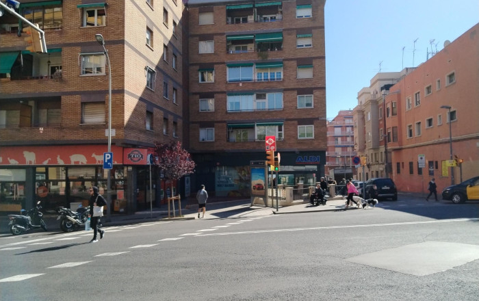 Alquiler - Local comercial -
Barcelona - Nou Barris