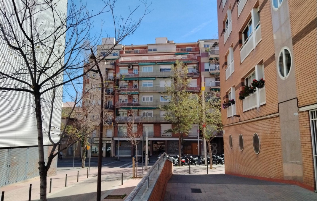 Venta en rentabilidad - Local comercial -
Barcelona - Nou Barris