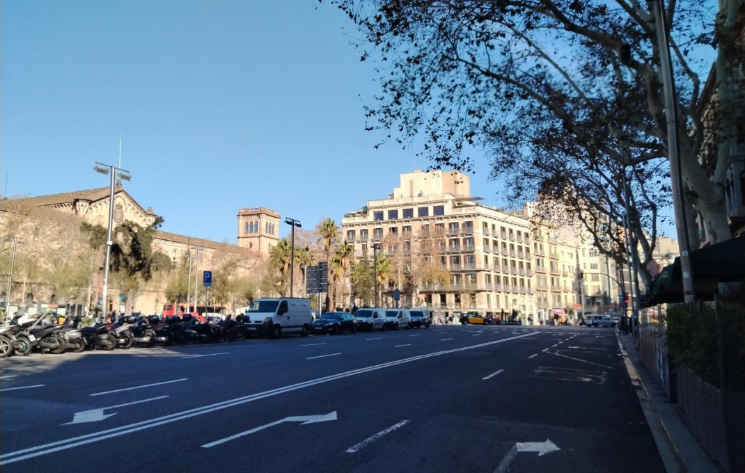 Location longue durée - Local comercial -
Barcelona - Eixample